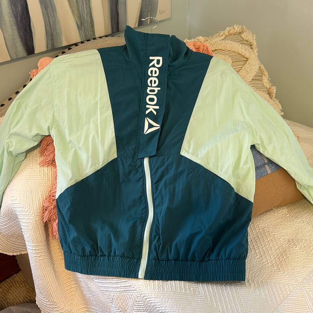 Reebok Women Windbreaker Jacket Front Flap & Pockets NWT